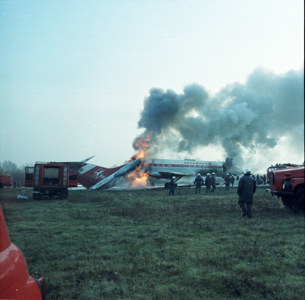 Feuerlöschübung am Passagierflugzeug Tupolew Tu-134