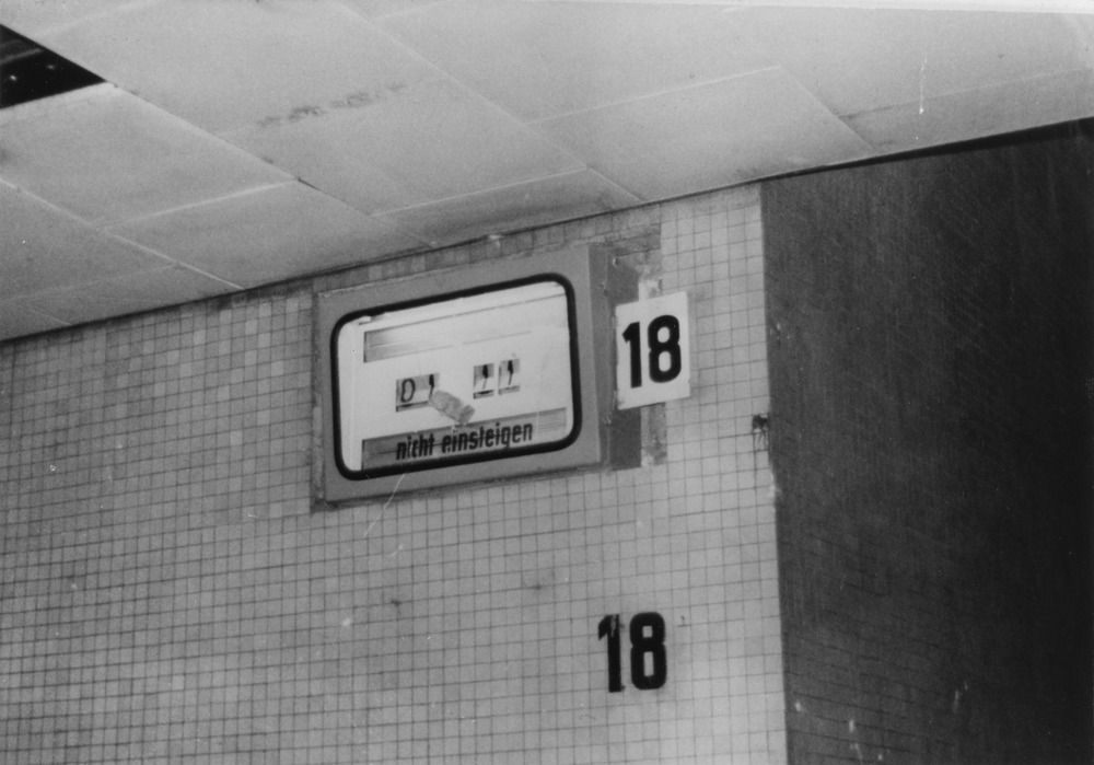 Fotodokumentation über Schäden am Dresdner Hauptbahnhof nach Durchfahrt der "Botschaftsflüchtlinge"