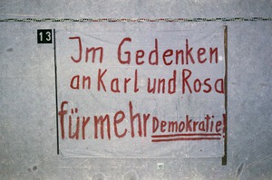 Beschlagnahmte Transparente von der Liebknecht-Luxemburg-Demonstration 1988