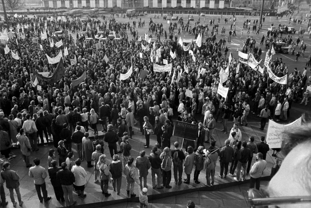 Kundgebung gegen staatliche Gewalt und für Meinungs- und Versammlungsfreiheit am 04.11.1989 in Berlin-Mitte