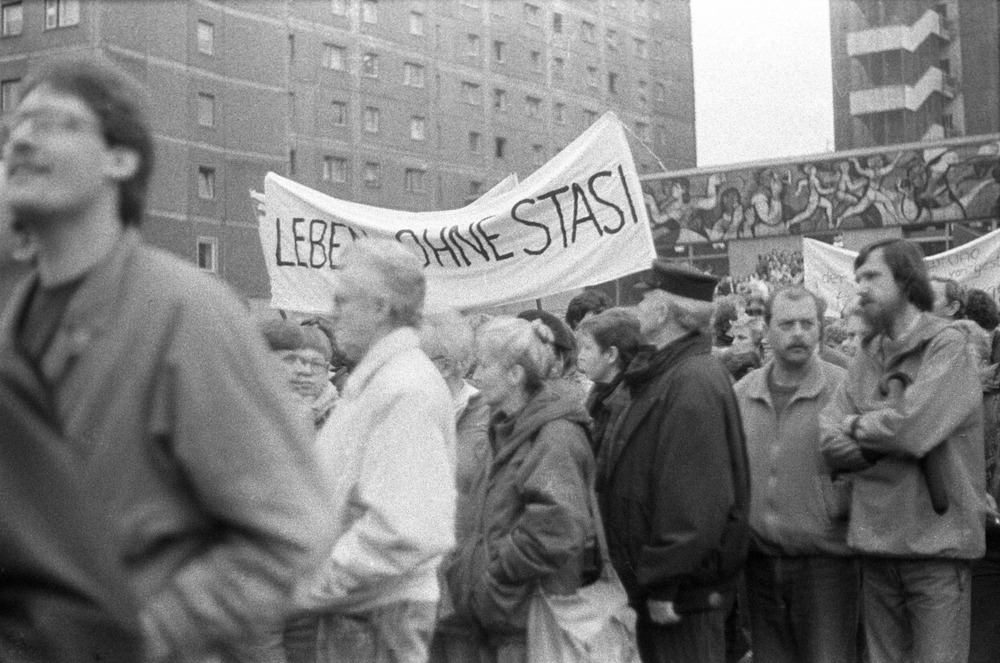 Kundgebung gegen staatliche Gewalt und für Meinungs- und Versammlungsfreiheit am 04.11.1989 in Berlin-Mitte