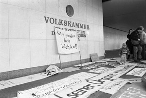 Kundgebung gegen staatliche Gewalt und für Meinungs- und Versammlungsfreiheit am 04.11.1989 in Berlin-Mitte