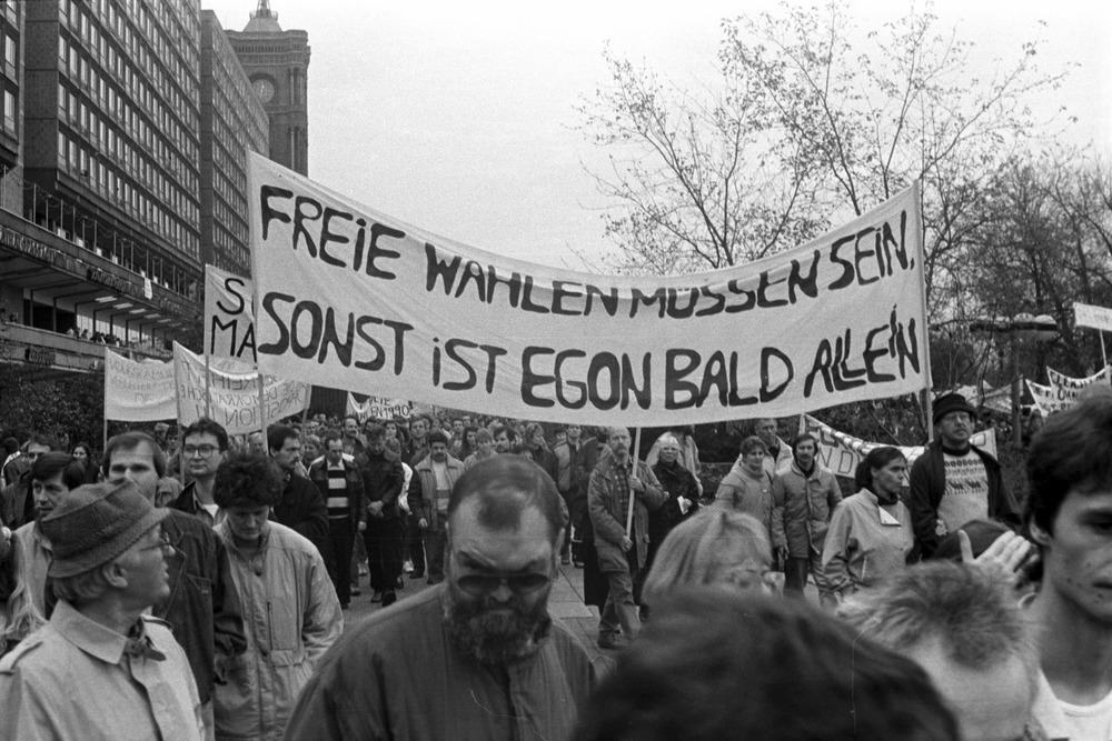 Kundgebung gegen staatliche Gewalt und für Meinungs- und Versammlungsfreiheit am 04.11.1989 in Berlin-Mitte