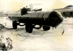 Fotodokumentation eines bei einem Fluchtversuch beschlagnahmten U-Boots