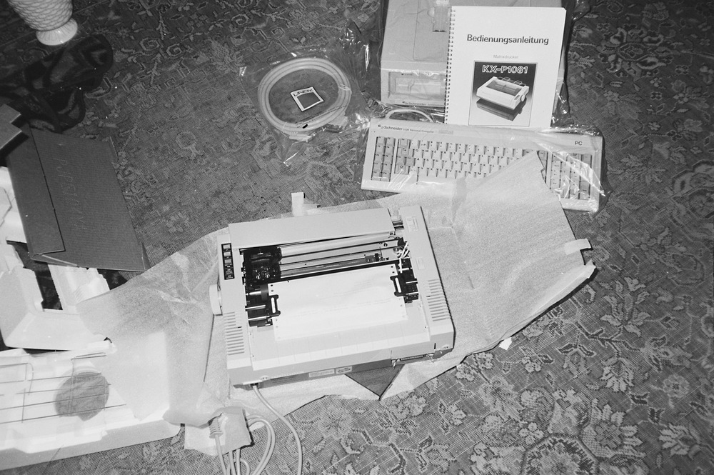 Fotodokumentation zu beschlagnahmter Computertechnik und Spielesoftware