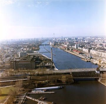 Luftbildaufnahmen des Grenzkontrollhafens der DDR am Osthafen Berlin