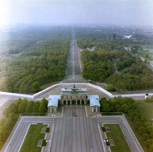 Luftbildaufnahmen der Berliner Mauer am Brandenburger Tor und am Reichstag