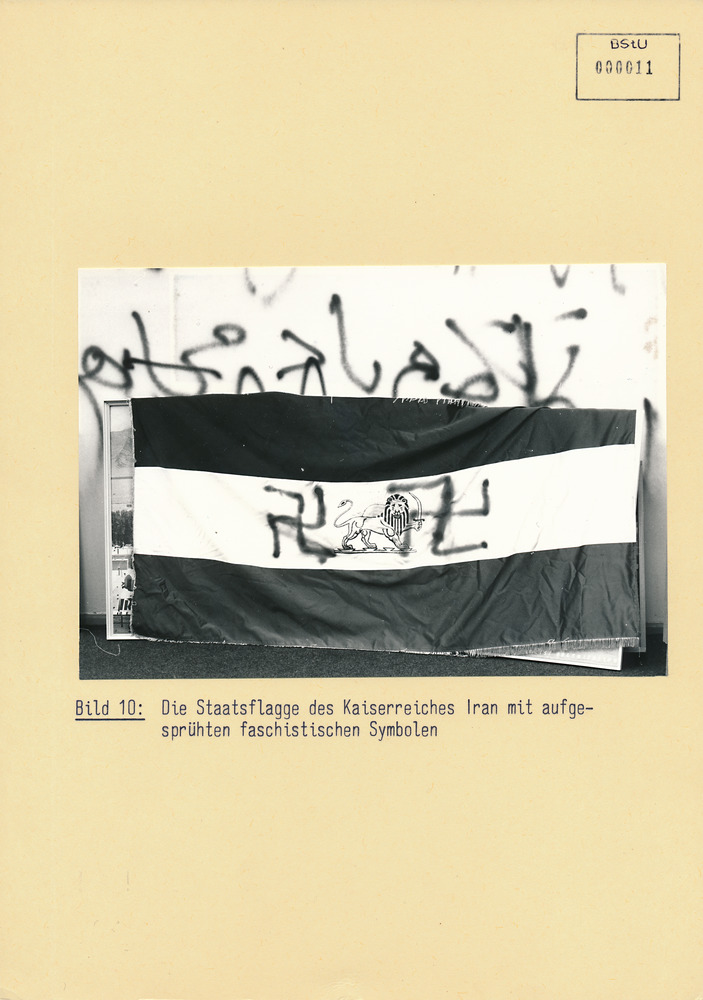 Fotodokumentation der verwüsteten Büroräume in der Iranischen Botschaft in Ost-Berlin 1978