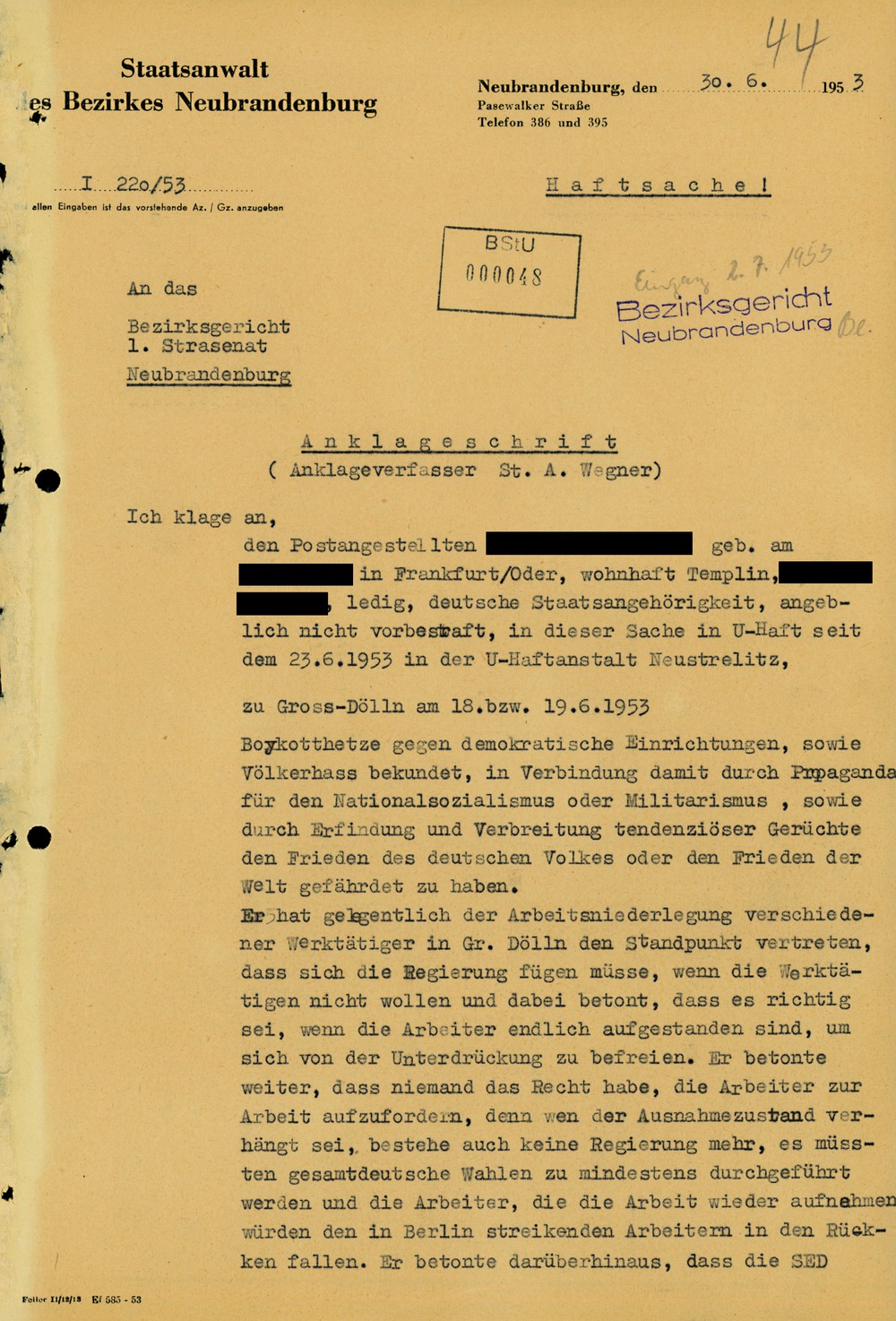Anklageschrift gegen einen Postangestellten wegen "Boykotthetze" während des Volksaufstandes