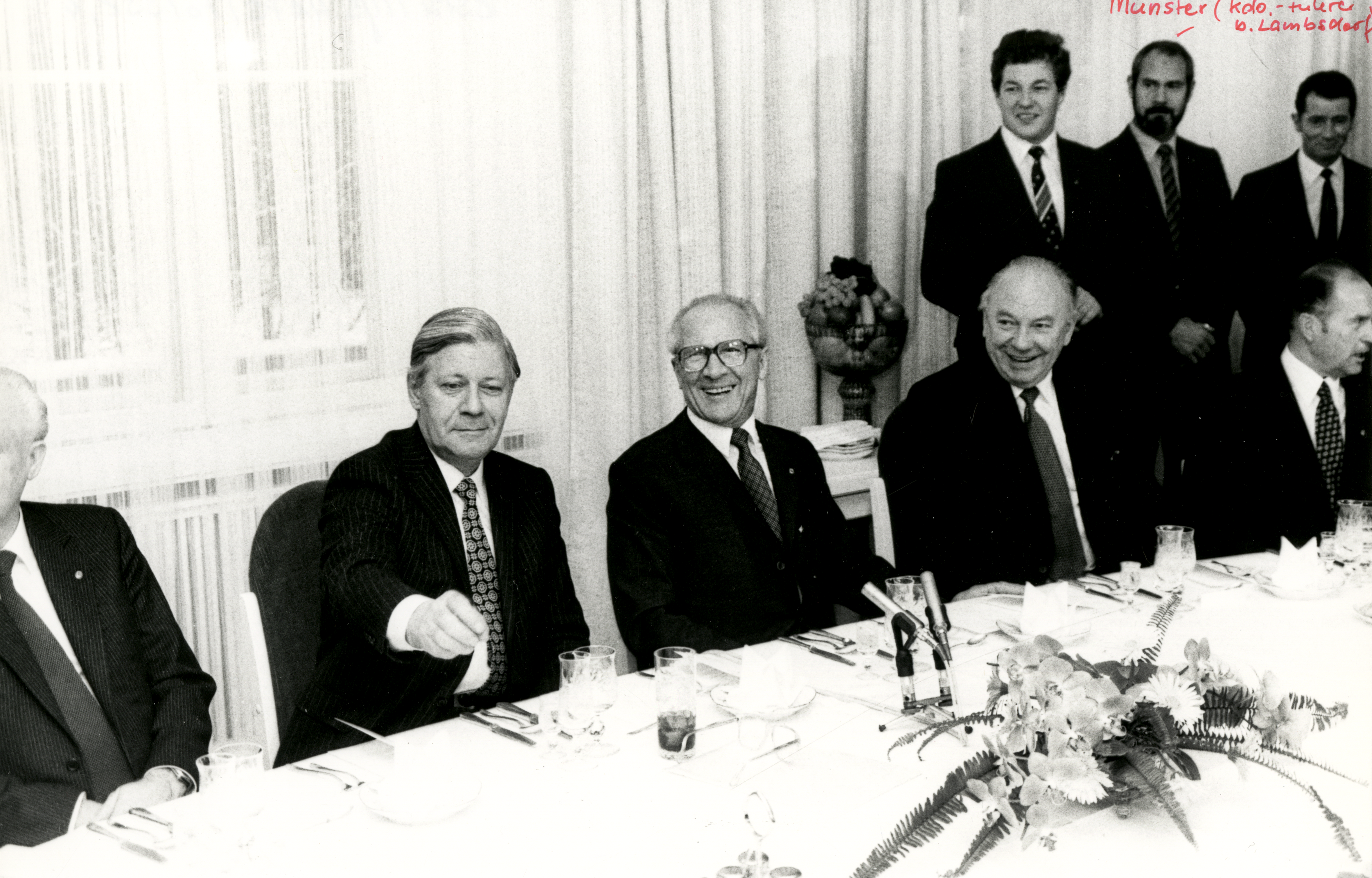 Helmut Schmidt und Erich Honecker beim Staatsbesuch des Bundeskanzlers in der DDR