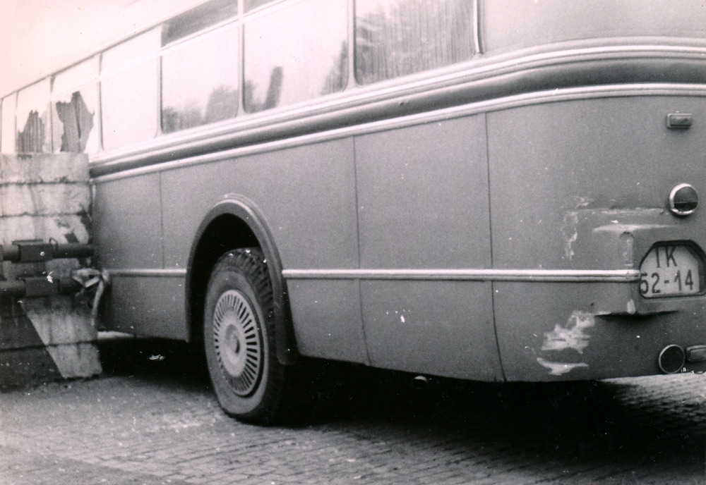 Fotodokumentation einer gescheiterten Flucht mit einem BVG-Bus