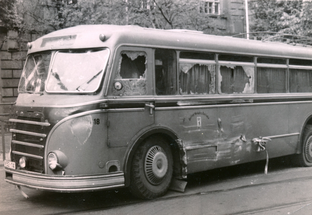 Fotodokumentation einer gescheiterten Flucht mit einem BVG-Bus